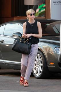 Carey Mulligan feet photo thumbnail