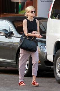 Carey Mulligan feet photo thumbnail