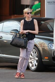 Carey Mulligan feet photo thumbnail