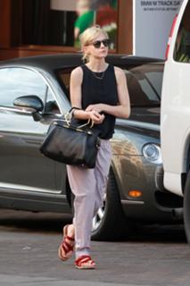 Carey Mulligan feet photo thumbnail