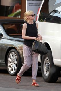 Carey Mulligan feet photo thumbnail