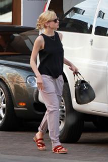 Carey Mulligan feet photo thumbnail