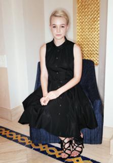 Carey Mulligan feet photo thumbnail