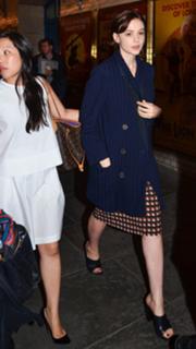 Carey Mulligan feet photo thumbnail