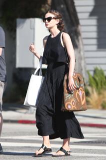 Carey Mulligan feet photo thumbnail
