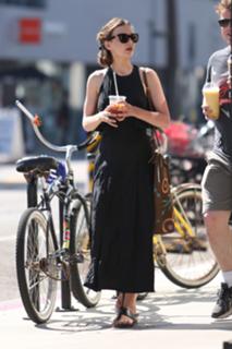Carey Mulligan feet photo thumbnail