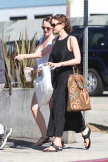 Carey Mulligan feet photo thumbnail