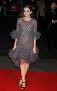 Carey Mulligan feet photo thumbnail