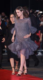 Carey Mulligan feet photo thumbnail