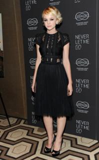 Carey Mulligan feet photo thumbnail