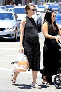 Carey Mulligan feet photo thumbnail