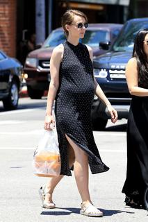 Carey Mulligan feet photo thumbnail