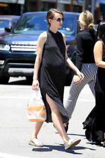 Carey Mulligan feet photo thumbnail