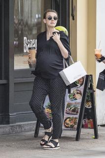 Carey Mulligan feet photo thumbnail