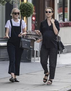 Carey Mulligan feet photo thumbnail