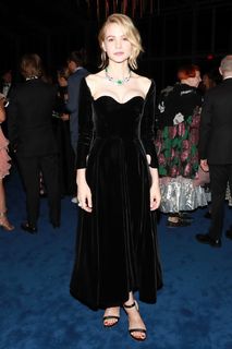 Carey Mulligan feet photo thumbnail