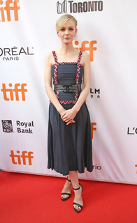 Carey Mulligan feet photo thumbnail