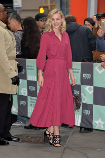 Carey Mulligan feet photo thumbnail