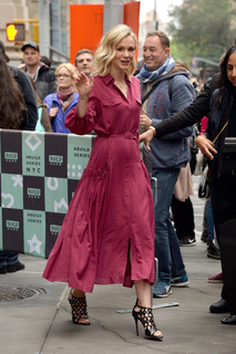 Carey Mulligan feet photo thumbnail