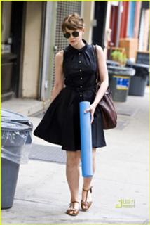 Carey Mulligan feet photo thumbnail