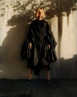 Carey Mulligan feet photo thumbnail