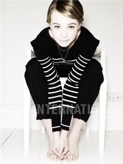 Carey Mulligan feet photo thumbnail
