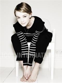 Carey Mulligan feet photo thumbnail