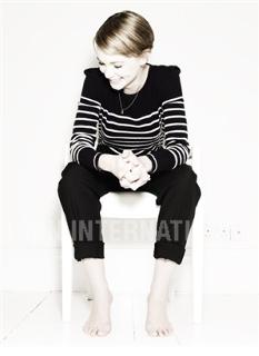 Carey Mulligan feet photo thumbnail