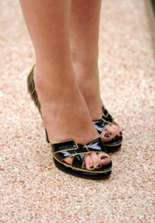 Carey Mulligan feet photo thumbnail