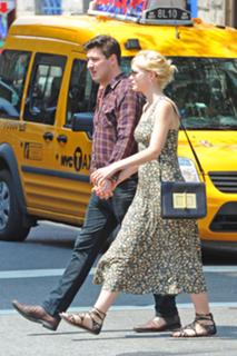 Carey Mulligan feet photo thumbnail