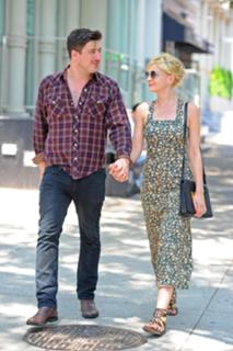 Carey Mulligan feet photo thumbnail