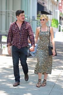Carey Mulligan feet photo thumbnail