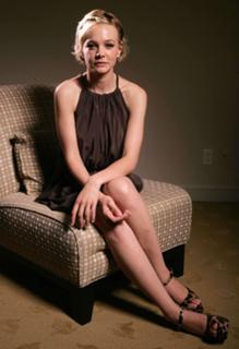 Carey Mulligan feet photo thumbnail