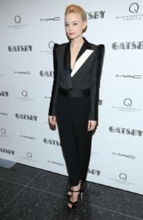 Carey Mulligan feet photo thumbnail