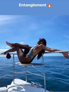 Cari Champion feet photo thumbnail