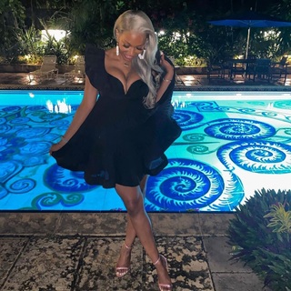 Cari Champion feet photo thumbnail