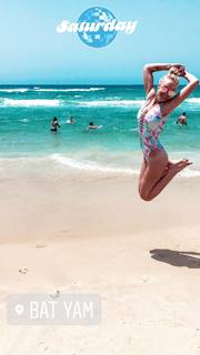 CariDee English feet photo 7