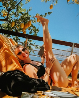 Cariba Heine feet photo 1