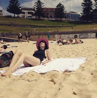 Carice van Houten feet photo thumbnail