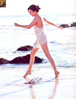 Carice van Houten feet photo thumbnail