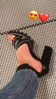 Carina Zavline feet photo 1