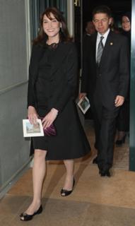 Carla Bruni feet photo thumbnail