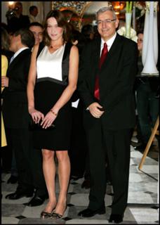 Carla Bruni feet photo thumbnail