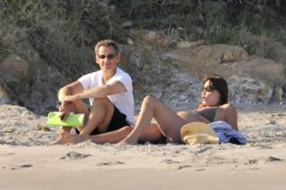 Carla Bruni feet photo thumbnail