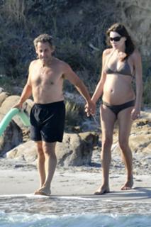 Carla Bruni feet photo thumbnail