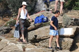 Carla Bruni feet photo thumbnail