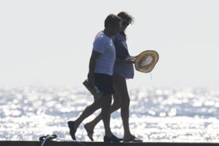 Carla Bruni feet photo thumbnail