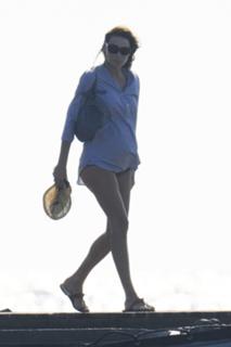 Carla Bruni feet photo thumbnail