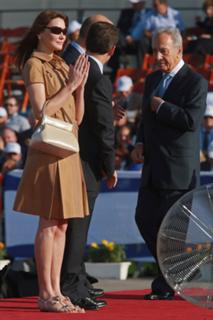 Carla Bruni feet photo thumbnail