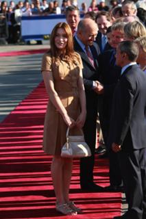 Carla Bruni feet photo thumbnail